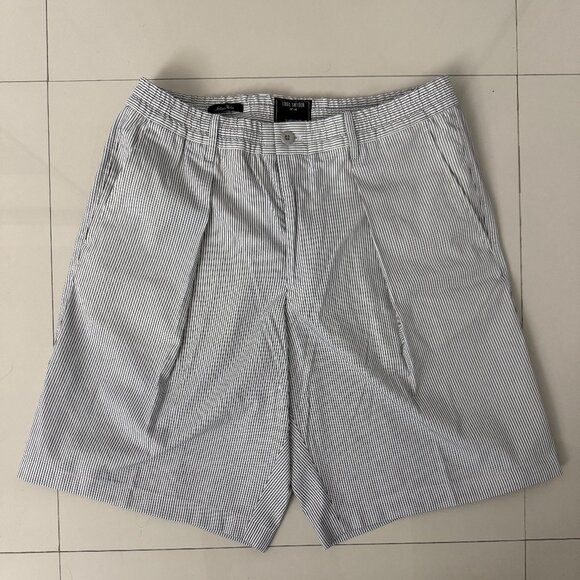 10" Italian Relaxed Bermuda Short in White Corded Stripe (M) - Picture 2 of 4